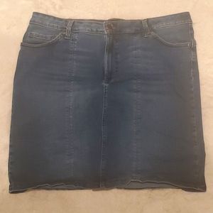 Lee slim fit skirt, midrise size 16 M